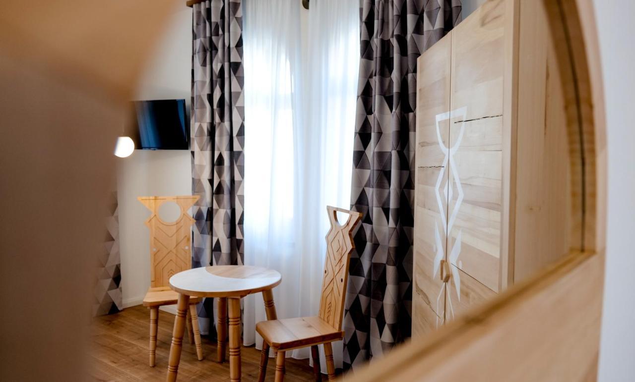 Bed and Breakfast Conacul Olarilor Baia de Fier Exterior foto