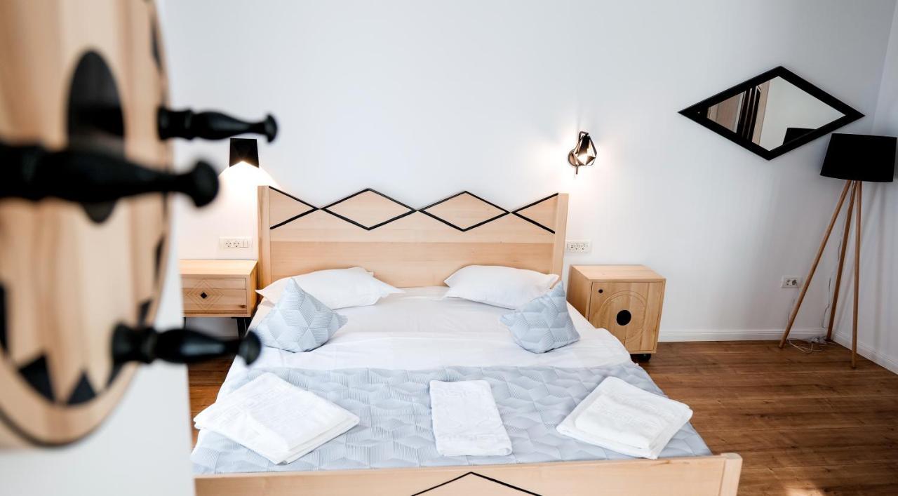 Bed and Breakfast Conacul Olarilor Baia de Fier Exterior foto
