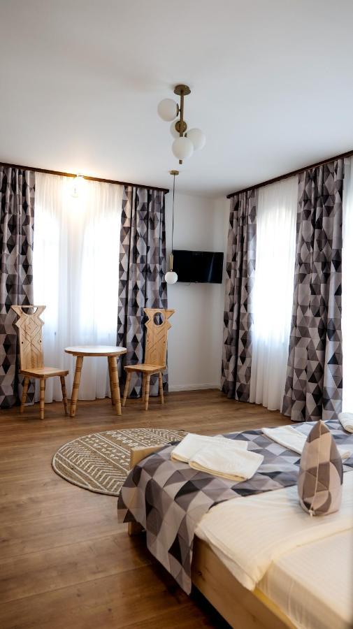 Bed and Breakfast Conacul Olarilor Baia de Fier Exterior foto