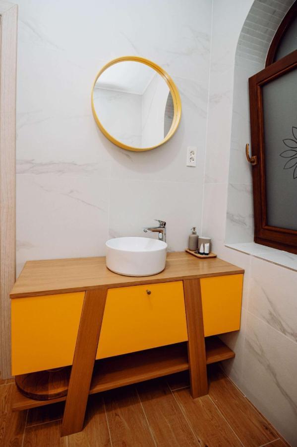 Bed and Breakfast Conacul Olarilor Baia de Fier Exterior foto